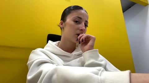 Snapshot of huiruedas chatting on 03.25.26 Alice online show from 03.25.26