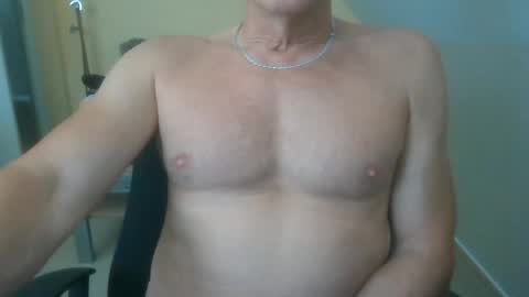 Snapshot of hundeleine chatting on 06.22.26 hundeleine online show from 06.22.26