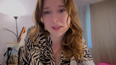 Snapshot of hunny_ines chatting on 05.16.26 Ines online show from 05.16.26