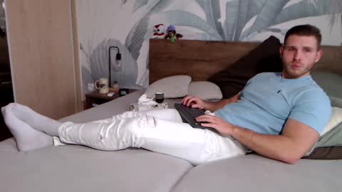 Snapshot of hunterbridges chatting on 12.31.24 Hunter Bridges online show from 12.31.24