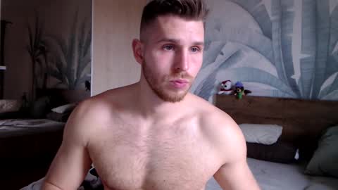 Snapshot of hunterbridges chatting on 01.09.25 Hunter Bridges online show from 01.09.25