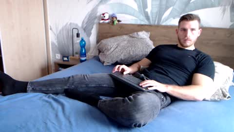 Snapshot of hunterbridges chatting on 01.17.25 Hunter Bridges online show from 01.17.25