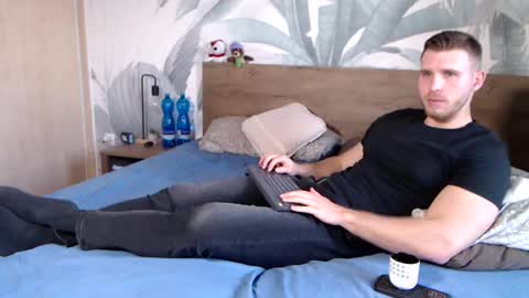 Snapshot of hunterbridges chatting on 01.28.25 Hunter Bridges online show from 01.28.25