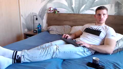 Snapshot of hunterbridges chatting on 02.04.25 Hunter Bridges online show from 02.04.25