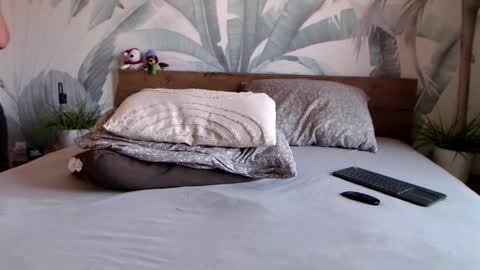 Snapshot of hunterbridges chatting on 02.06.25 Hunter Bridges online show from 02.06.25