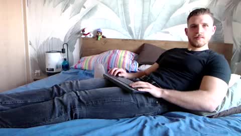 Snapshot of hunterbridges chatting on 03.01.25 Hunter Bridges online show from 03.01.25