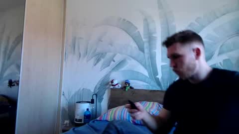 Snapshot of hunterbridges chatting on 03.01.25 Hunter Bridges online show from 03.01.25