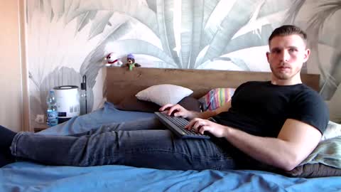 Snapshot of hunterbridges chatting on 03.05.25 Hunter Bridges online show from 03.05.25