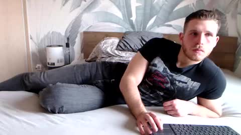 Snapshot of hunterbridges chatting on 03.09.25 Hunter Bridges online show from 03.09.25