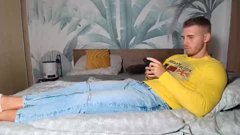 Snapshot of hunterbridges chatting on 09.25.25 Hunter Bridges online show from 09.25.25