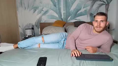 Snapshot of hunterbridges chatting on 09.28.25 Hunter Bridges online show from 09.28.25