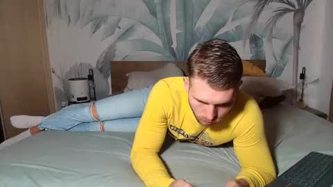 Snapshot of hunterbridges chatting on 10.04.25 Hunter Bridges online show from 10.04.25