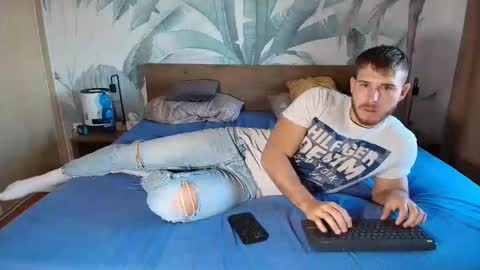 Snapshot of hunterbridges chatting on 10.19.25 Hunter Bridges online show from 10.19.25