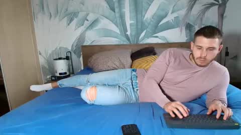 Snapshot of hunterbridges chatting on 11.15.25 Hunter Bridges online show from 11.15.25