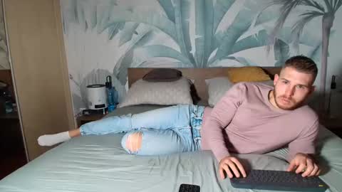 Snapshot of hunterbridges chatting on 11.22.25 Hunter Bridges online show from 11.22.25