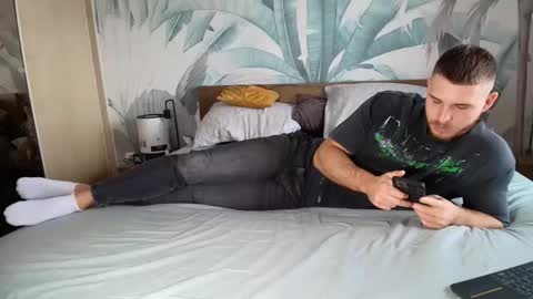 Snapshot of hunterbridges chatting on 11.23.25 Hunter Bridges online show from 11.23.25