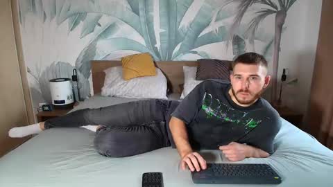 Snapshot of hunterbridges chatting on 11.29.25 Hunter Bridges online show from 11.29.25