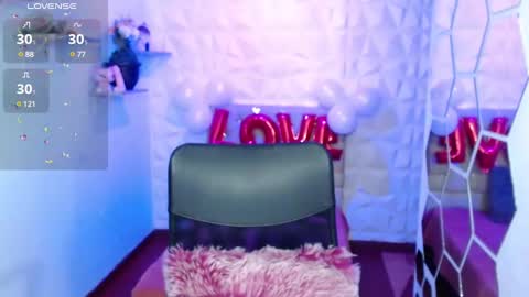 Snapshot of hurremcan_ chatting on 02.12.25 Hurrem online show from 02.12.25