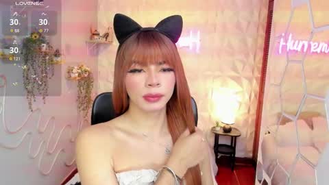 Snapshot of hurremcan_ chatting on 10.11.25 Hurrem online show from 10.11.25