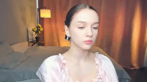 Snapshot of hwadwellingham chatting on 06.11.26 Lily online show from 06.11.26