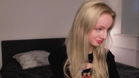 Snapshot of hypno_eyes_babe chatting on 10.02.25 Kate online show from 10.02.25