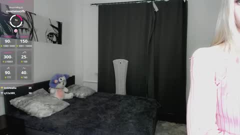 Snapshot of hypno_eyes_babe chatting on 11.06.25 Kate online show from 11.06.25