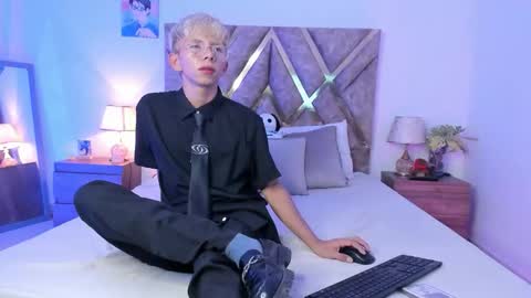 Snapshot of hyunjin_sun chatting on 02.07.26 Son Hyunjin online show from 02.07.26