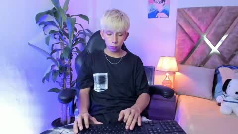 Snapshot of hyunjin_sun chatting on 02.17.26 Son Hyunjin online show from 02.17.26