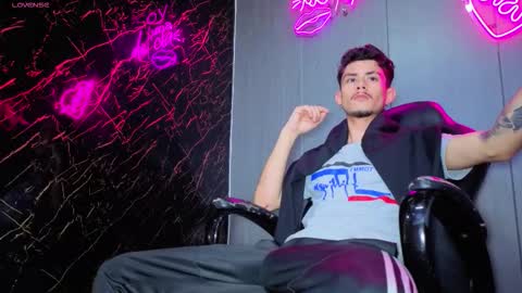 Snapshot of i_am_kelvis_ chatting on 11.11.25 kelvis online show from 11.11.25