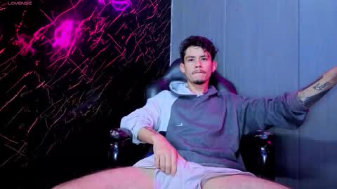 Snapshot of i_am_kelvis_ chatting on 11.17.25 kelvis online show from 11.17.25