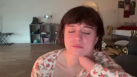 Snapshot of i_love_olive chatting on 02.07.26 Olive online show from 02.07.26