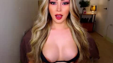 QUEEN SUSSIE BROWN online show from 03.02.26