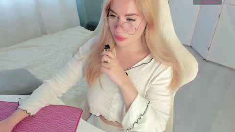 HiI am  EvaPVT is open  online show from 11.10.25