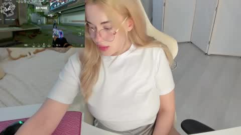 Snapshot of i_want_you_eva chatting on 05.17.26 HiI am EvaPVT is open online show from 05.17.26