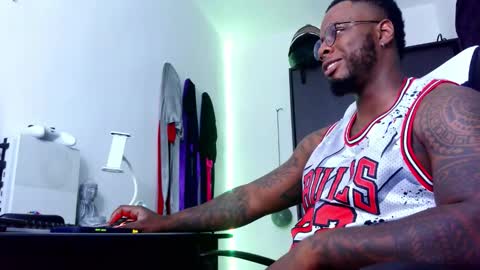 Mr H Independent model online show from 09.22.25