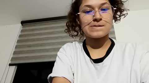 Snapshot of iam_nikki chatting on 02.13.25 On instagram Imm NikkiHelp me reach 100 likes online show from 02.13.25