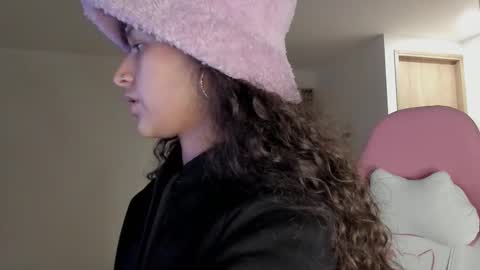 Snapshot of iam_nikki chatting on 03.03.25 On instagram Imm NikkiHelp me reach 100 likes online show from 03.03.25