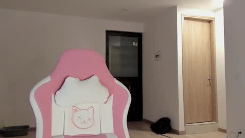 Snapshot of iam_nikki chatting on 03.05.25 On instagram Imm NikkiHelp me reach 100 likes online show from 03.05.25