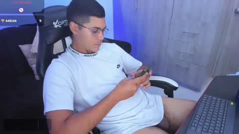 Dylan  independent model  online show from 02.10.25