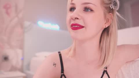 Nina  online show from 09.27.25