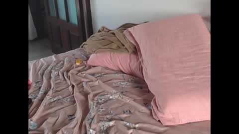 iamskylaa online show from 12.17.25