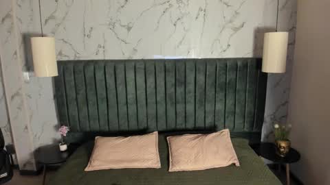 Snapshot of ian_davis chatting on 10.19.25 Ian Davis online show from 10.19.25