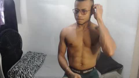 Snapshot of ian_tuner chatting on 12.04.25 ian_tuner online show from 12.04.25