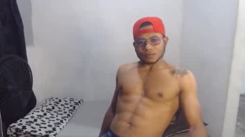 Snapshot of ian_tuner chatting on 12.14.25 ian_tuner online show from 12.14.25