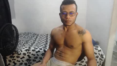 Snapshot of ian_tuner chatting on 12.19.25 ian_tuner online show from 12.19.25