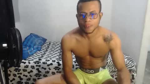 Snapshot of ian_tuner chatting on 12.21.25 ian_tuner online show from 12.21.25