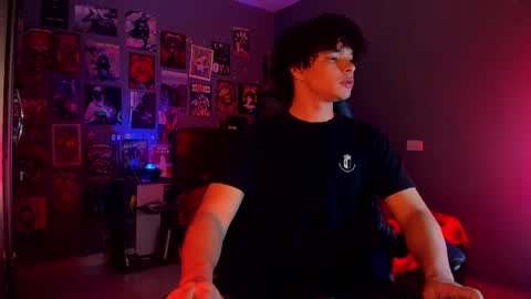 Snapshot of ian_versace chatting on 02.14.25 Andres online show from 02.14.25