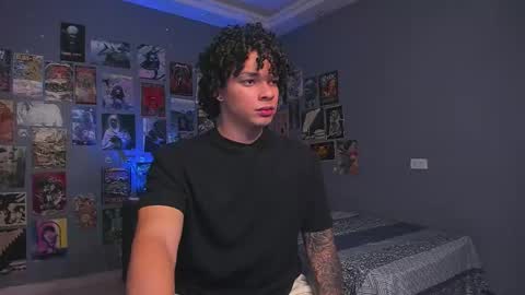 Snapshot of ian_versace chatting on 11.11.25 Andres online show from 11.11.25