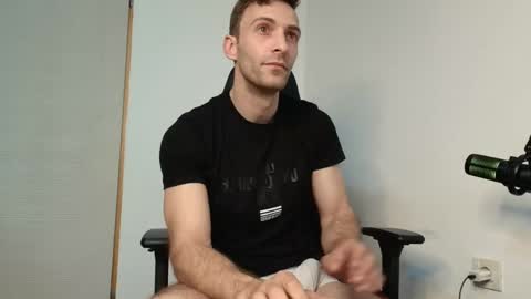 Snapshot of ianandersson27 chatting on 04.28.26 Ian Andersson online show from 04.28.26