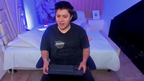 Snapshot of iangilbert chatting on 09.15.25 ian online show from 09.15.25